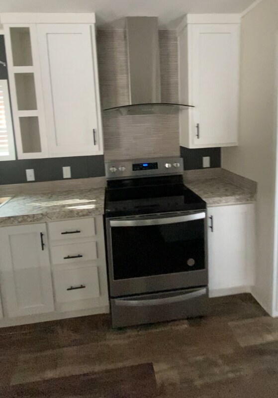 Building Photo - 325 Robin Ln