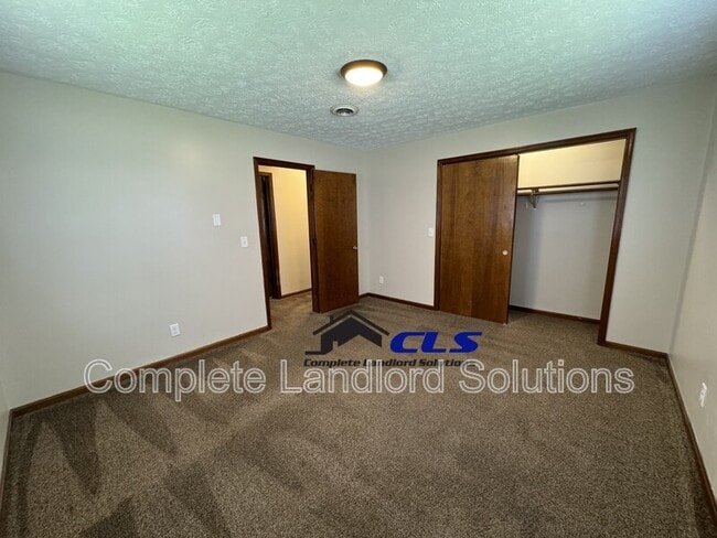 Building Photo - 1795 E Southern Manor Dr