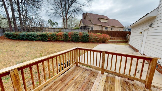 Building Photo - Updated 4 Bedroom w/ Privacy Fence in Jack...