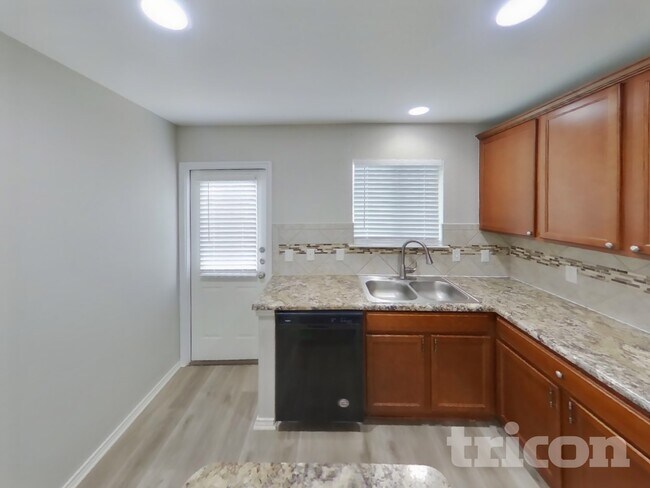 Building Photo - 13271 Cipresso Palco