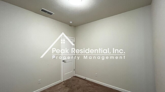 Building Photo - Newer 3bd/2.5ba West Sacramento Home with 2 Car Garage!