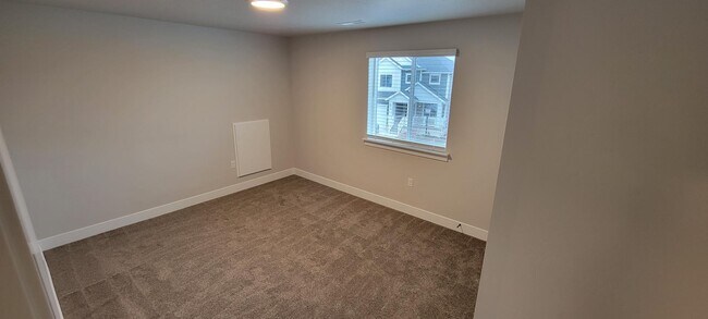 Building Photo - 12307 Eovaldi Ave