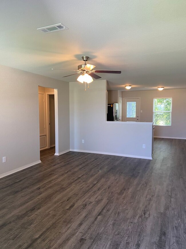 Building Photo - *LIMITED TIME OFFER* Three Bedroom | Two B...