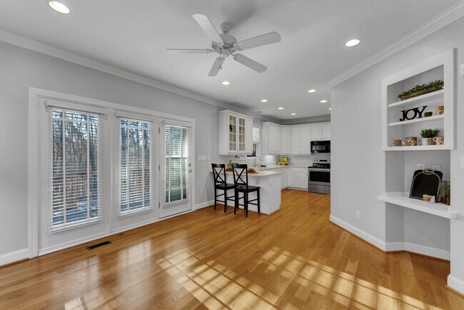 Building Photo - 317 Charleston Ln