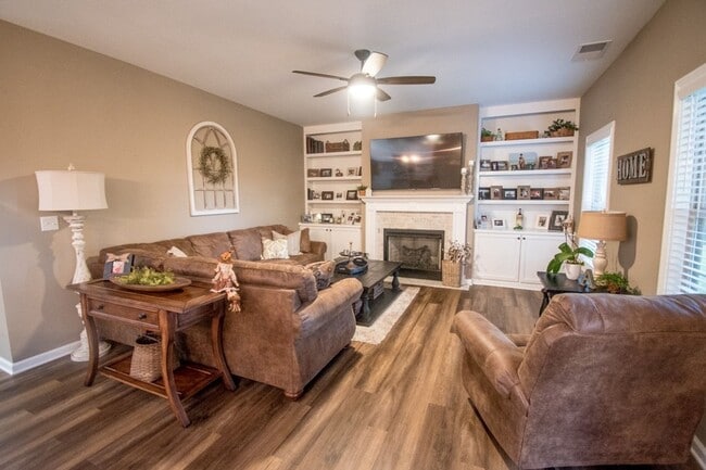 Building Photo - Fall in Love with this home!!!