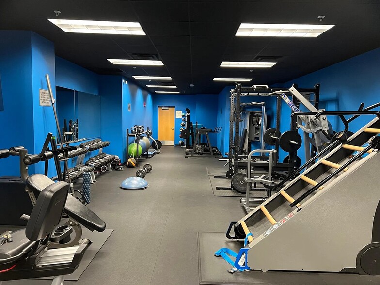 Building Photo - 350 N Main St