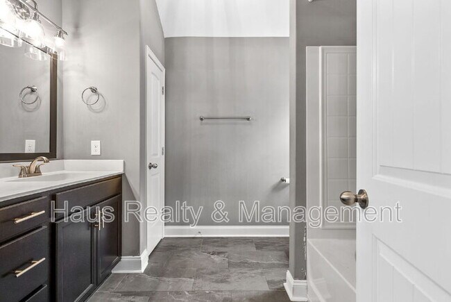 Building Photo - 191 Sambar Dr