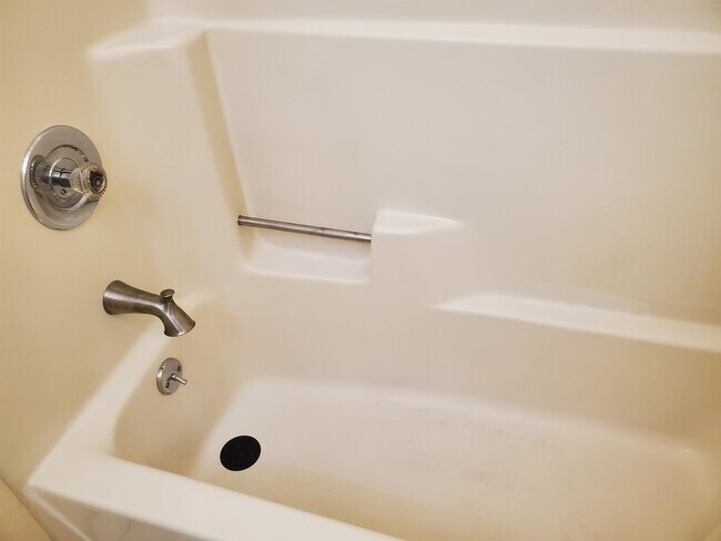 Building Photo - 220 Mascoma St