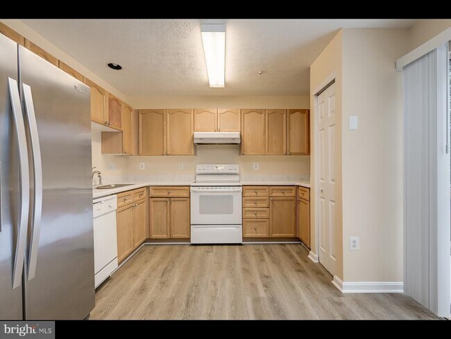 Building Photo - 9058 CONSTANT CRSE Crse