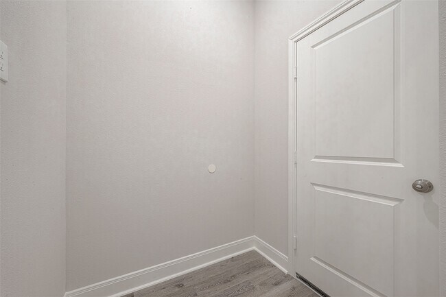 Building Photo - 2527 S Washington Ave