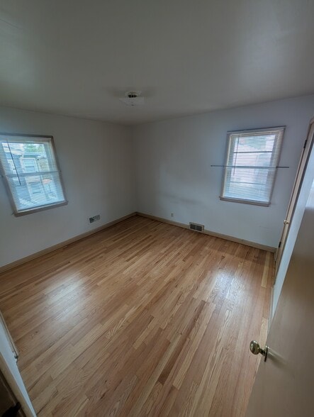 Building Photo - 7936 W Becher St