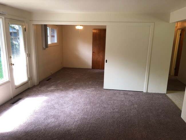 Building Photo - Charming 2 or 3 bedroom, 1 bath home in Great Location!