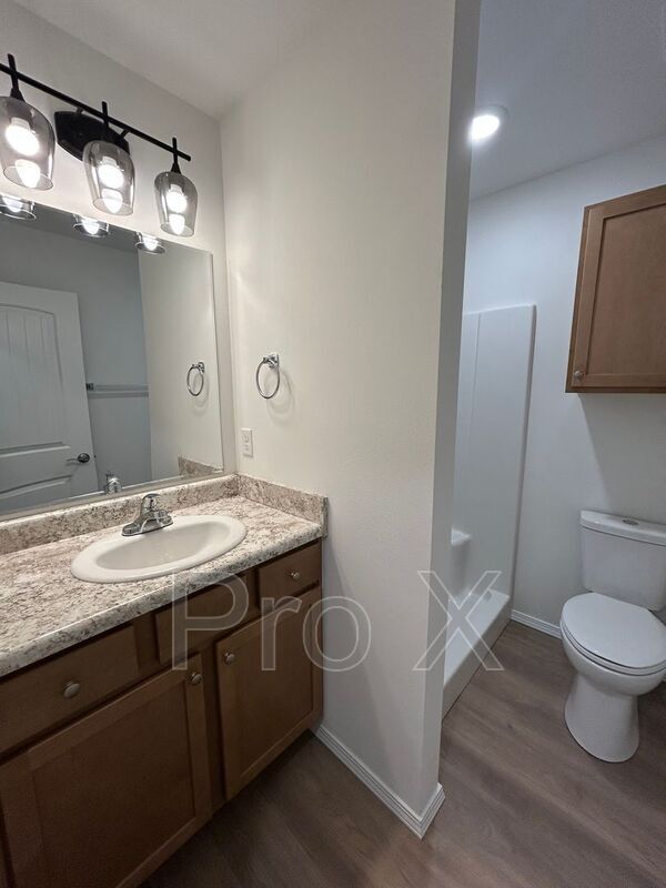 Building Photo - 2802 W Mockingbird Ln