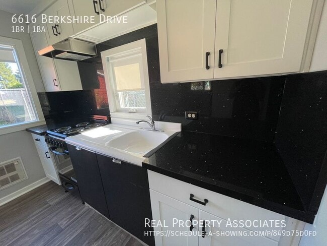 Building Photo - 6616 Berkshire Dr
