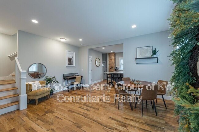 Building Photo - 65 E 7th Ave