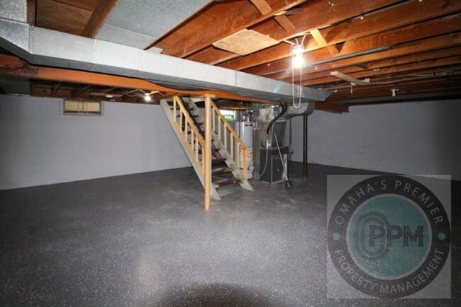 Building Photo - 2 Bed 1 Bath House Located In Council Bluf...