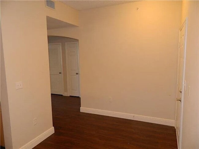 Building Photo - 533 NE 3rd Ave