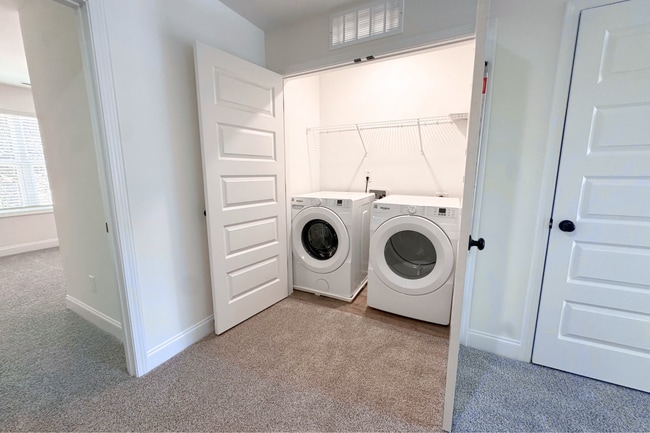Building Photo - MOVE IN READY -3 Bed, 2.5 Bath 1 car garag...