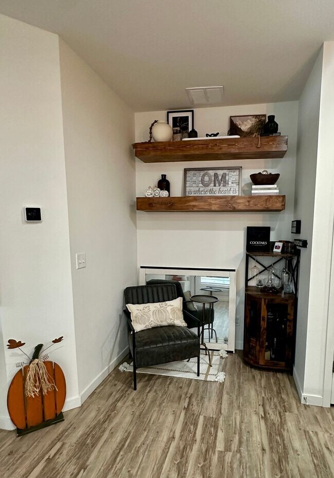 Building Photo - GORGEOUS HOME IN HIGHLY DESIRABLE BANNING LEWIS RANCH - Security Deposit Waiver Available