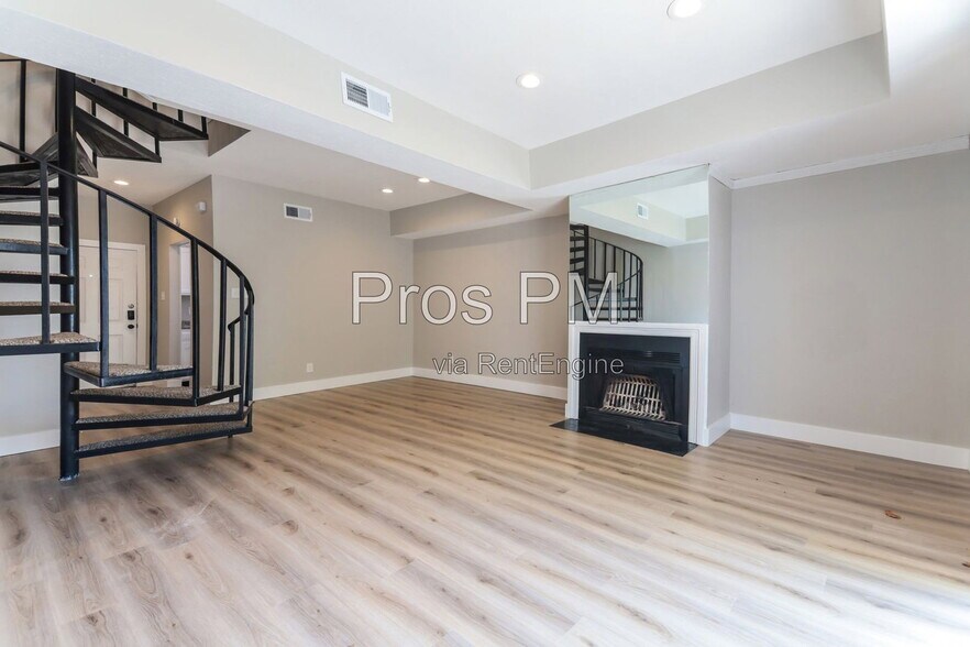 Building Photo - 14140 Haymeadow Dr