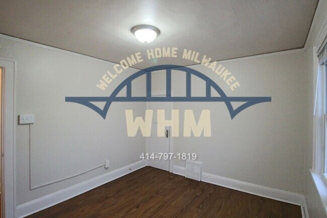 Building Photo - 221 W Ring St