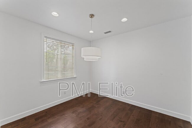 Building Photo - 24619 Montevista Cir