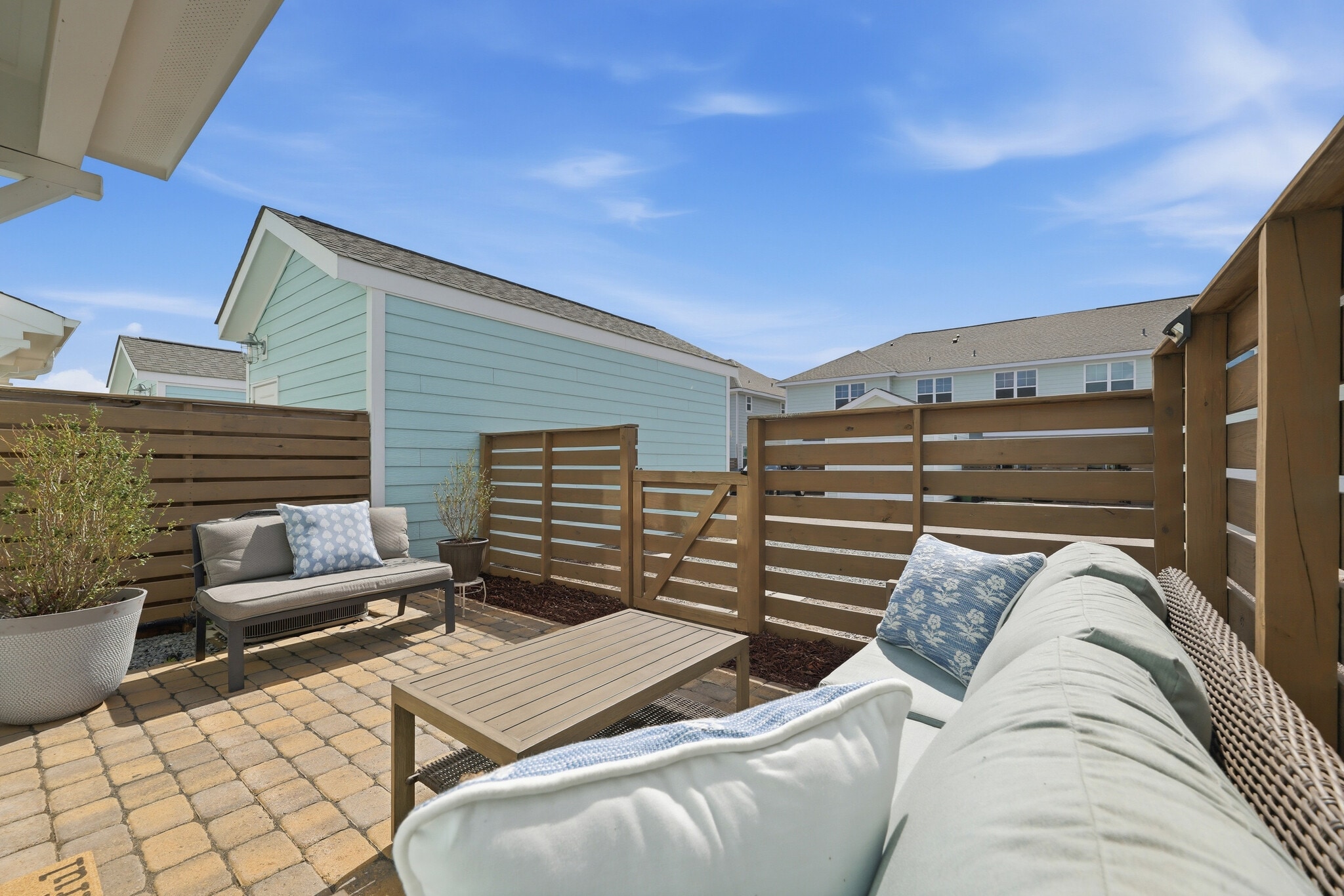 Building Photo - 4744 Siddons Dr