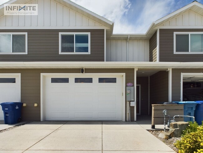 Building Photo - 3 Bedroom with Fenced Yard
