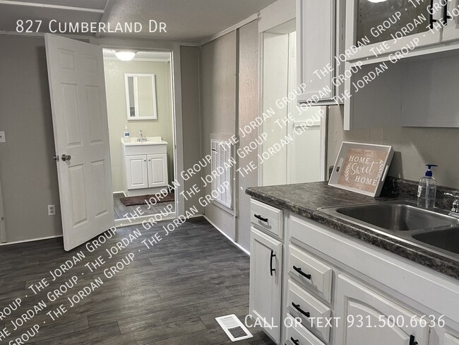 Building Photo - 827 Cumberland Dr