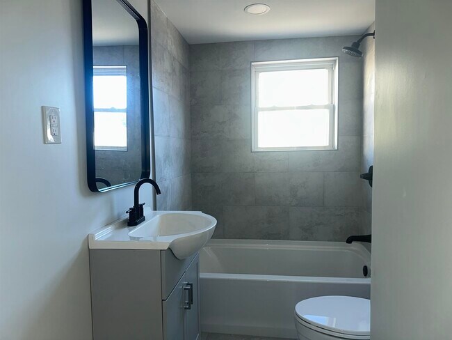 Building Photo - 60 Whitney St