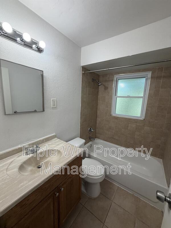 Building Photo - 6801 Knoll Ave