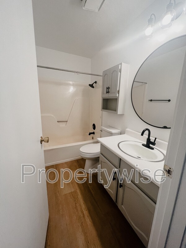 Building Photo - 770 N Main St