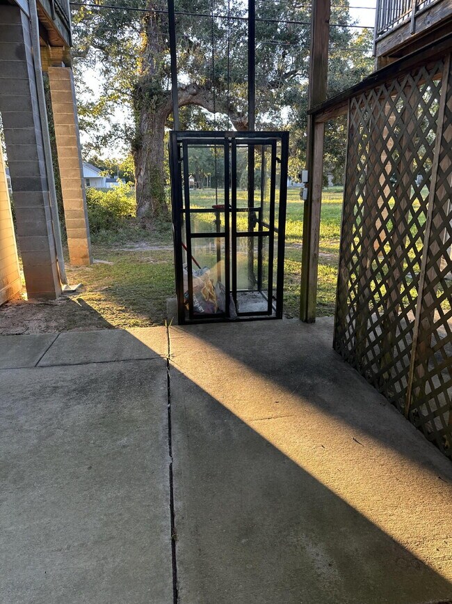 Building Photo - Great 3/2 Fully Furnished-TDY Welcome!!