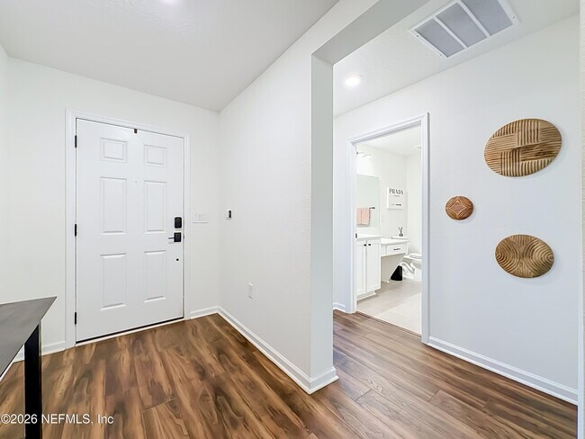 Building Photo - 826 Flach Dr