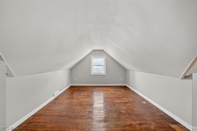 Building Photo - 1851 Beverly Hills Dr