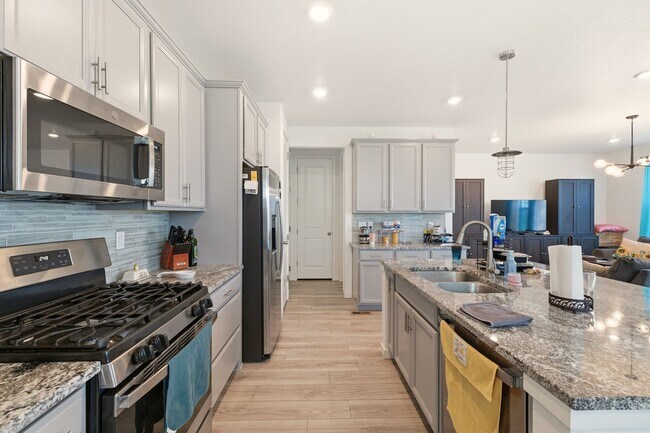 Building Photo - Modern 3-Bed 2.5-Bath Home on Corner Lot i...