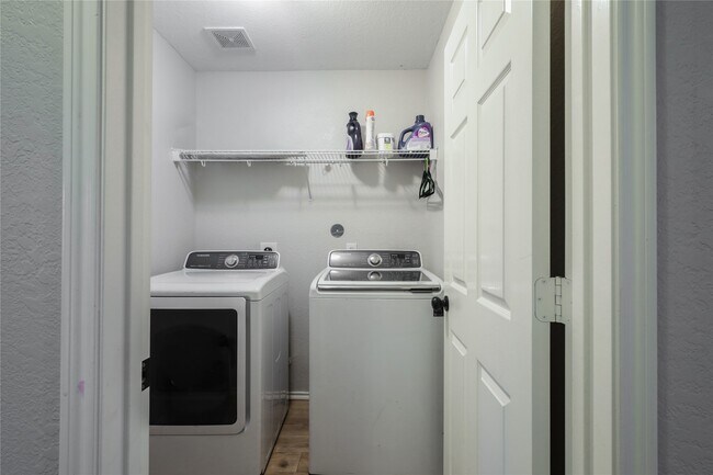 Building Photo - 21011 Emery Mills Ln