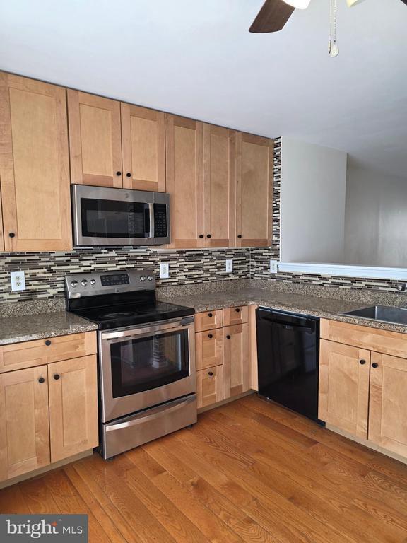 Building Photo - 529 Schooner Way