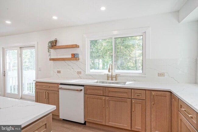 Building Photo - 316 Farmdale Rd