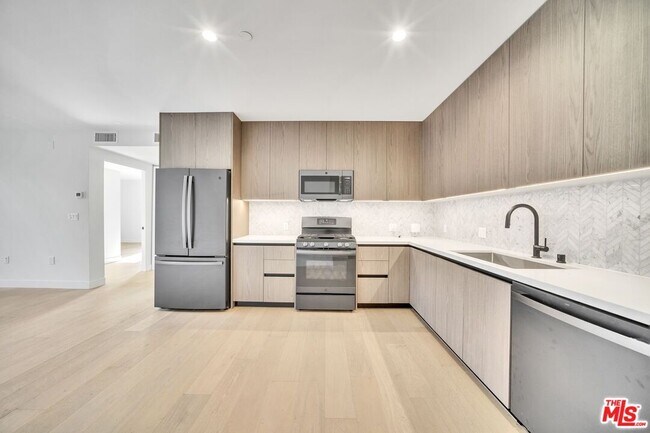 Building Photo - 4506 Dockweiler St