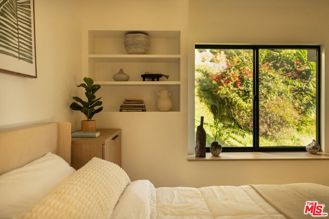 Building Photo - 7802 Torreyson Dr