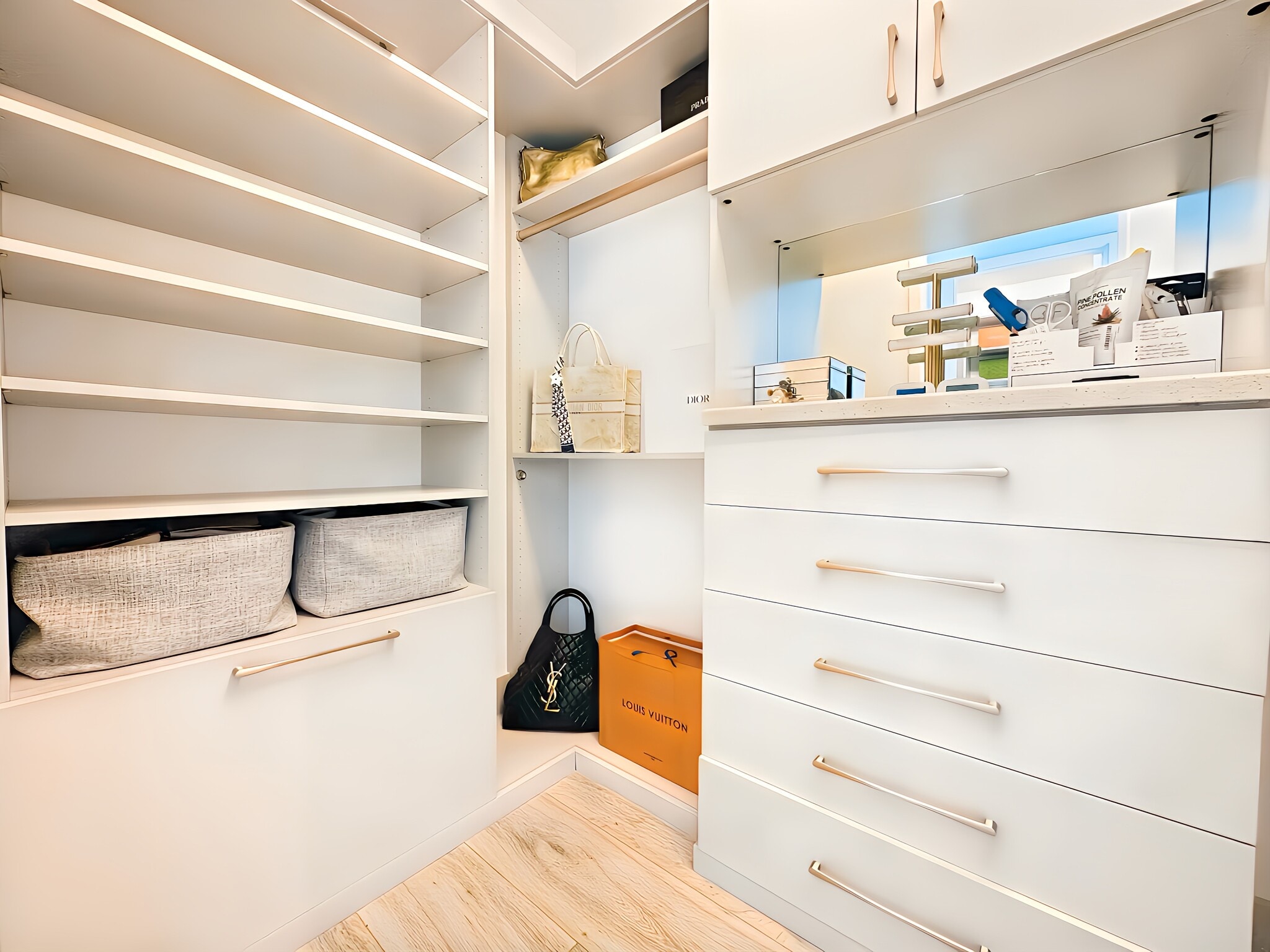 Master room closet 2 - 15377 Green River Ct