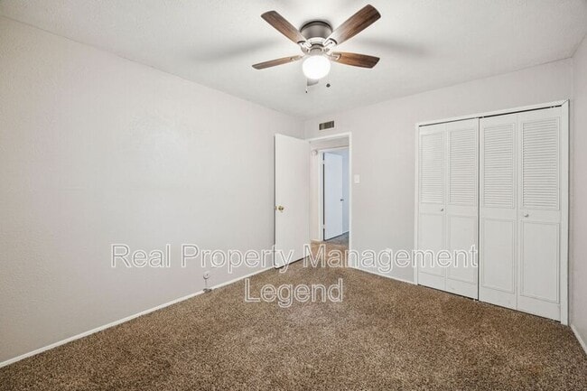 Building Photo - 317 E Grenoble Dr