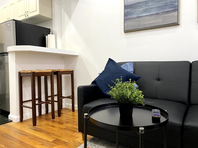 Building Photo - 310 E 103rd St