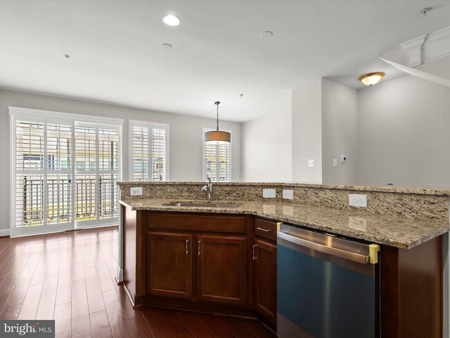 Building Photo - 5803 Lois Ln