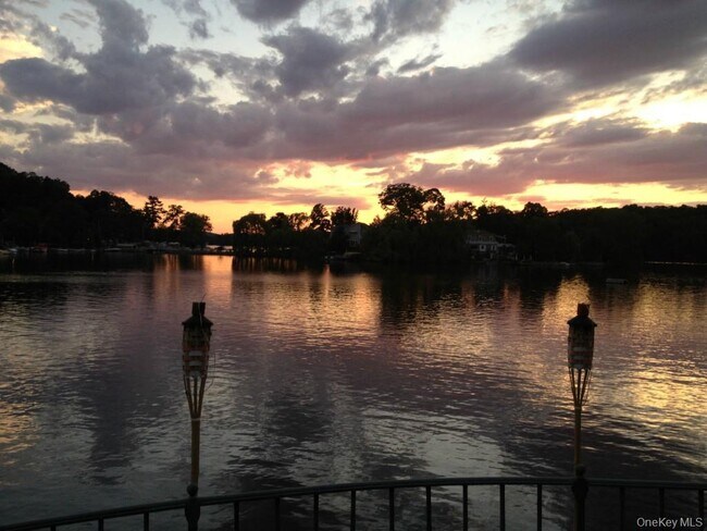 Building Photo - 7 Tamarack Rd