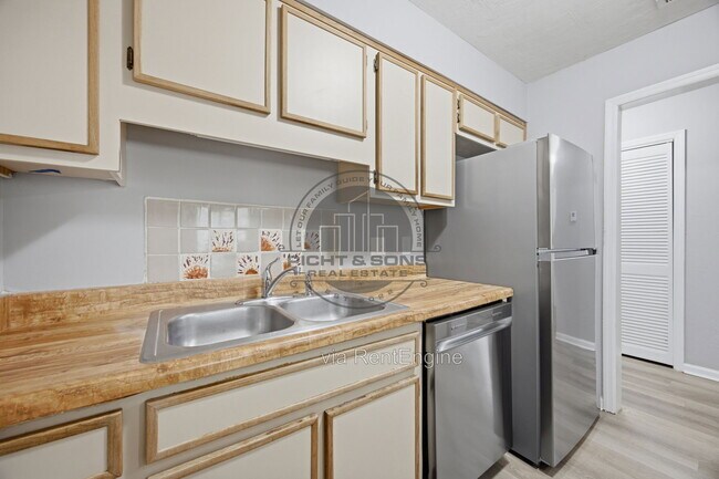 Building Photo - 1824 Seay Ct
