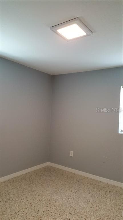 Building Photo - 5211 Hemlock Dr