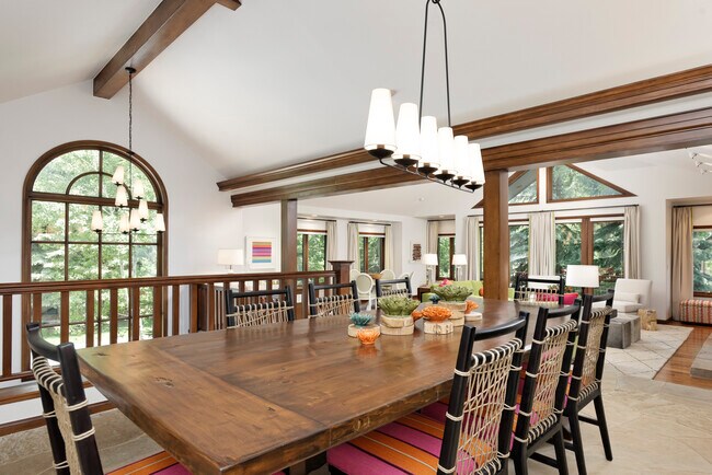 Building Photo - 207 N 2nd St