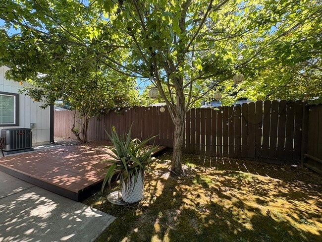 Building Photo - Beautifully Updated 3/2! Backyard, 2 Car Garage! Modern and Clean!